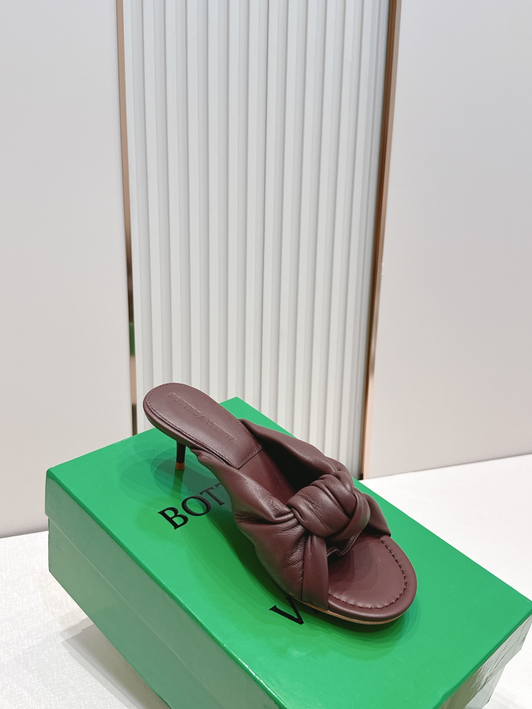 BV Cherry Flat Mule 中跟 舒适羊皮 打结🪢 拖鞋系列   小中跟设计 柔软舒适 内置