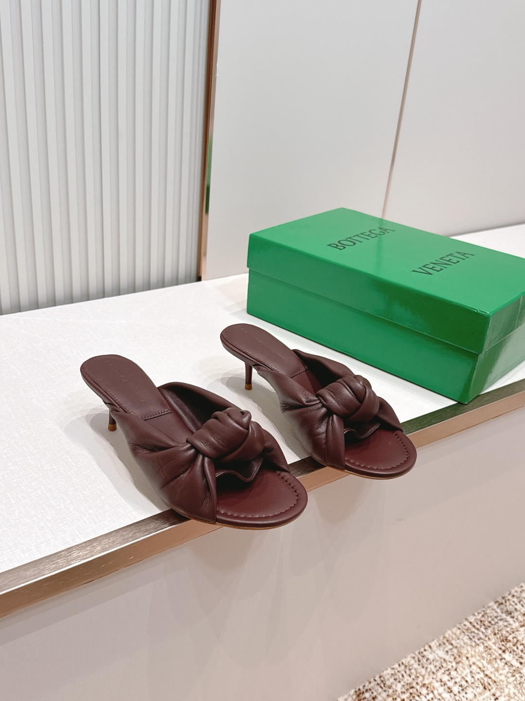 BV Cherry Flat Mule 中跟 舒适羊皮 打结🪢 拖鞋系列   小中跟设计 柔软舒适 内置