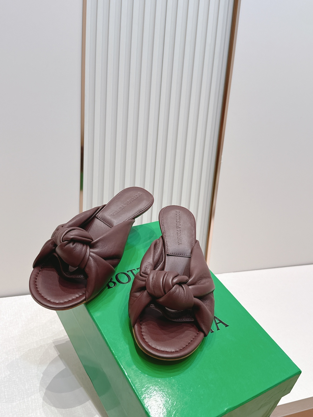 BV Cherry Flat Mule 中跟 舒适羊皮 打结🪢 拖鞋系列   小中跟设计 柔软舒适 内置