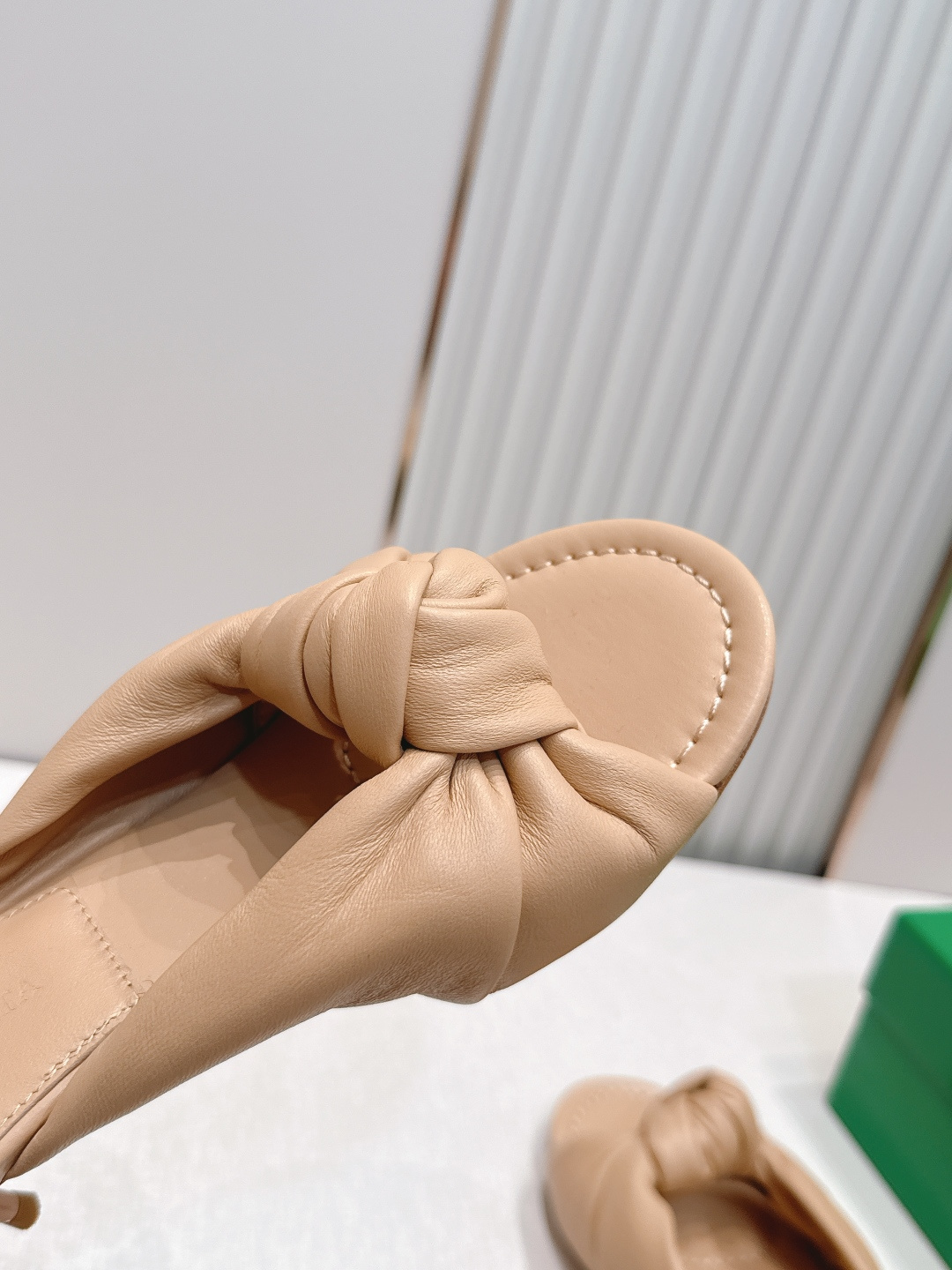 BV Cherry Flat Mule 中跟 舒适羊皮 打结🪢 拖鞋系列   小中跟设计 柔软舒适 内置