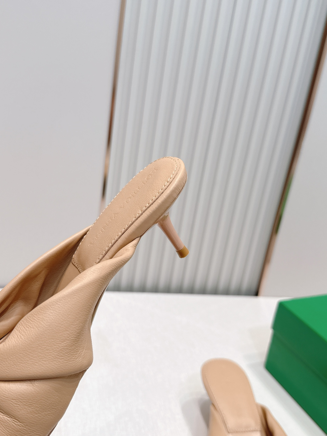 BV Cherry Flat Mule 中跟 舒适羊皮 打结🪢 拖鞋系列   小中跟设计 柔软舒适 内置