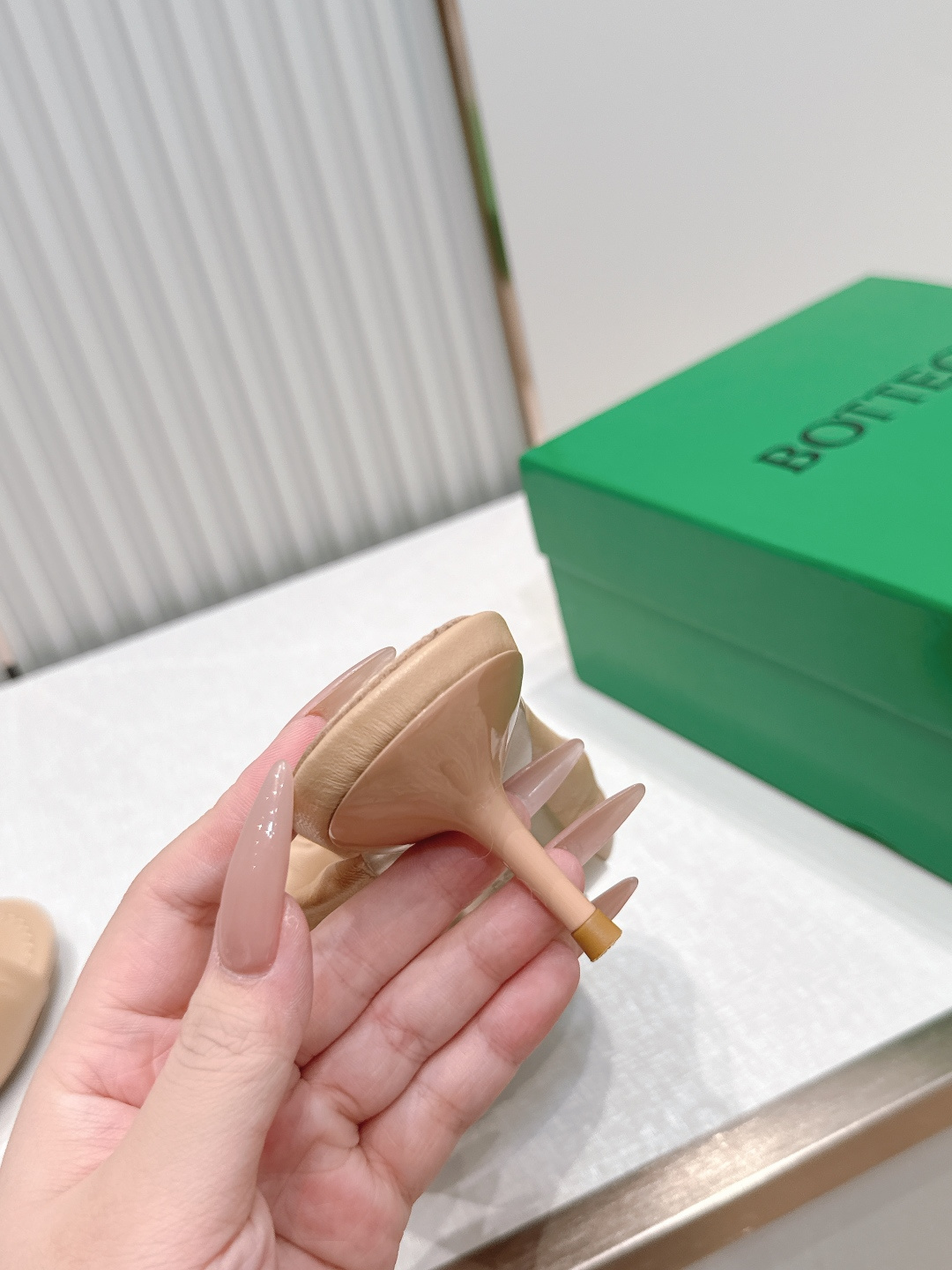 BV Cherry Flat Mule 中跟 舒适羊皮 打结🪢 拖鞋系列   小中跟设计 柔软舒适 内置
