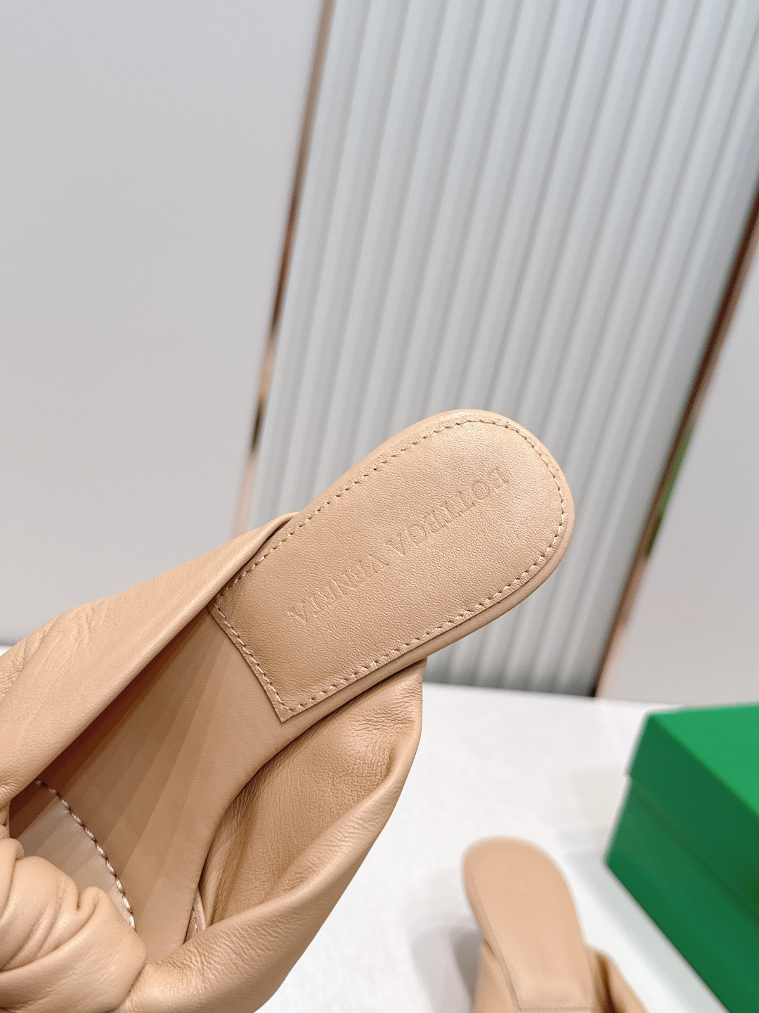 BV Cherry Flat Mule 中跟 舒适羊皮 打结🪢 拖鞋系列   小中跟设计 柔软舒适 内置