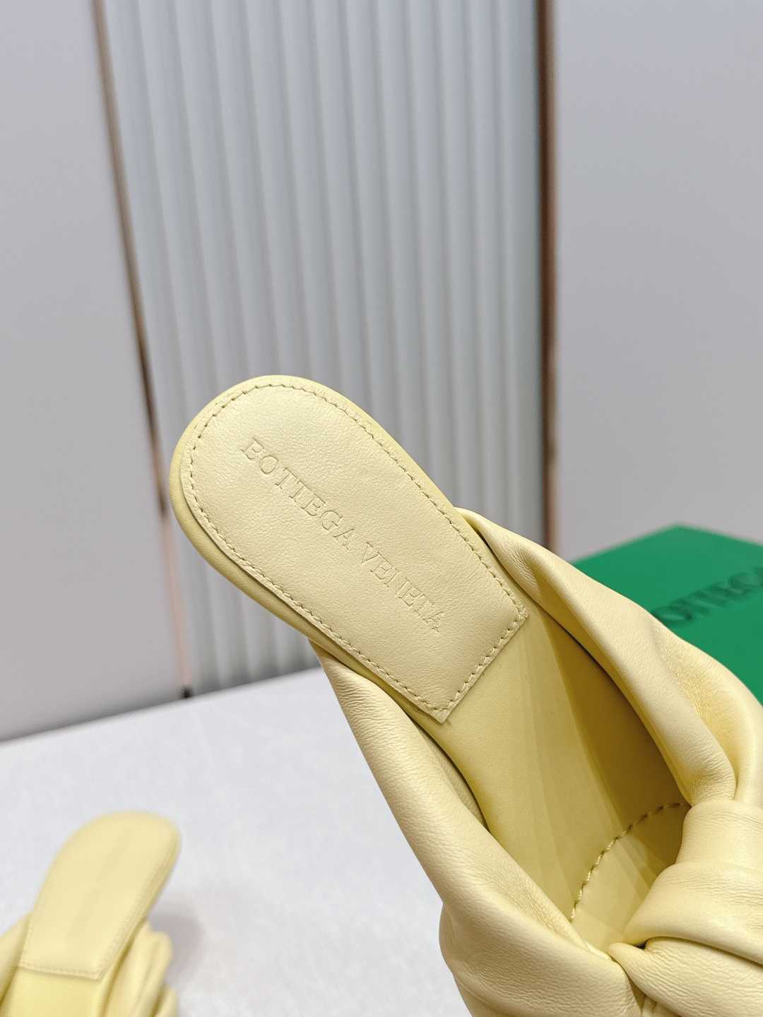 BV Cherry Flat Mule 中跟 舒适羊皮 打结🪢 拖鞋系列   小中跟设计 柔软舒适 内置