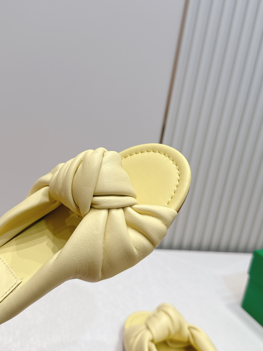 BV Cherry Flat Mule 中跟 舒适羊皮 打结🪢 拖鞋系列   小中跟设计 柔软舒适 内置