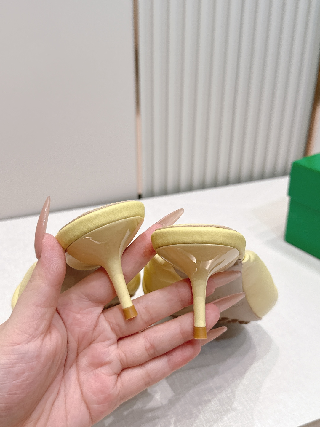 BV Cherry Flat Mule 中跟 舒适羊皮 打结🪢 拖鞋系列   小中跟设计 柔软舒适 内置