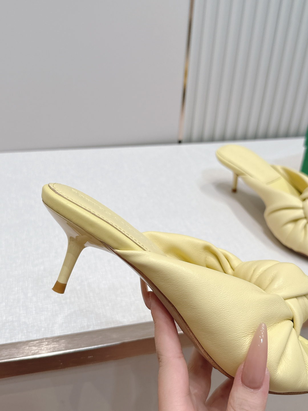 BV Cherry Flat Mule 中跟 舒适羊皮 打结🪢 拖鞋系列   小中跟设计 柔软舒适 内置