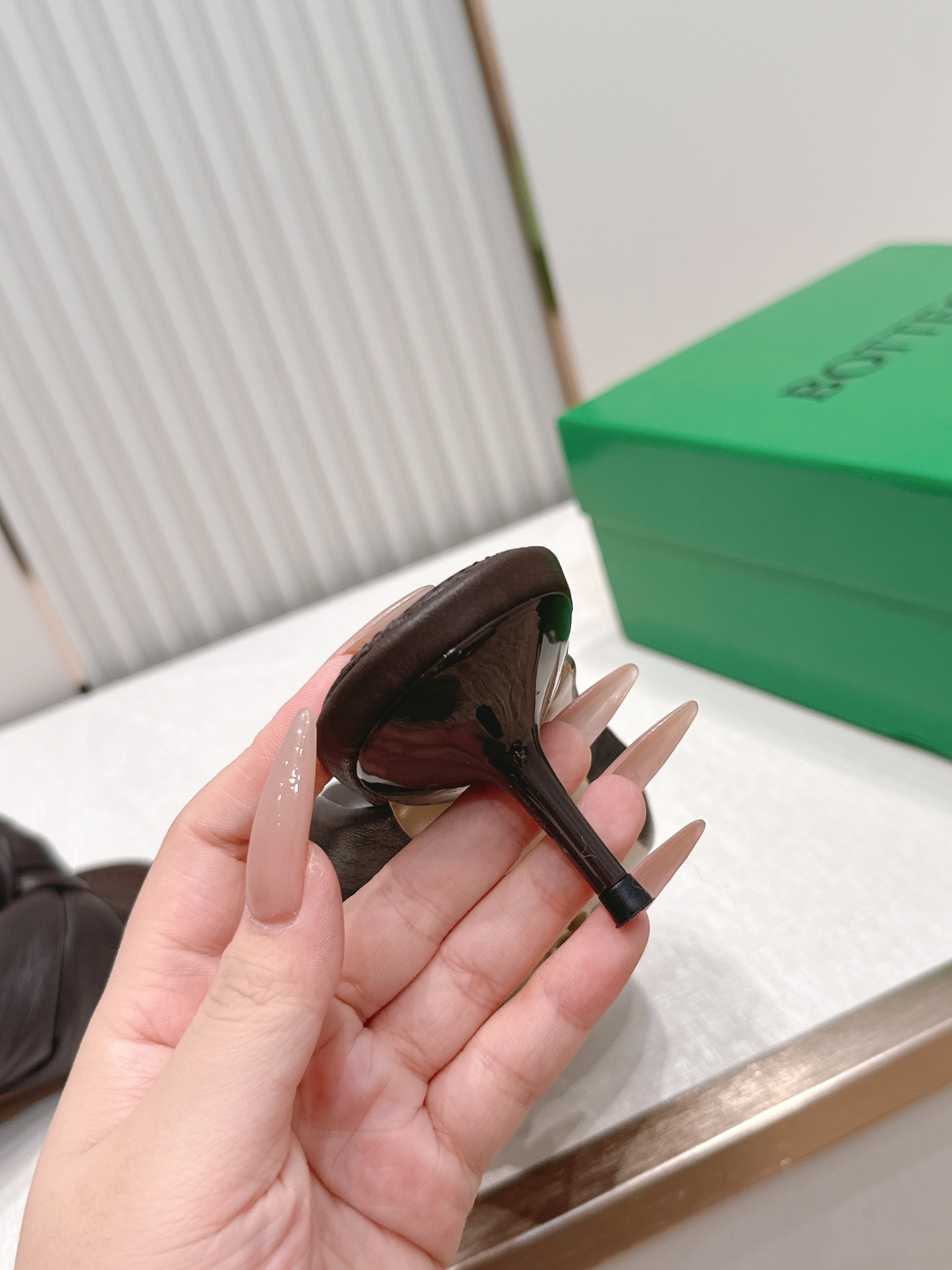 BV Cherry Flat Mule 中跟 舒适羊皮 打结🪢 拖鞋系列   小中跟设计 柔软舒适 内置
