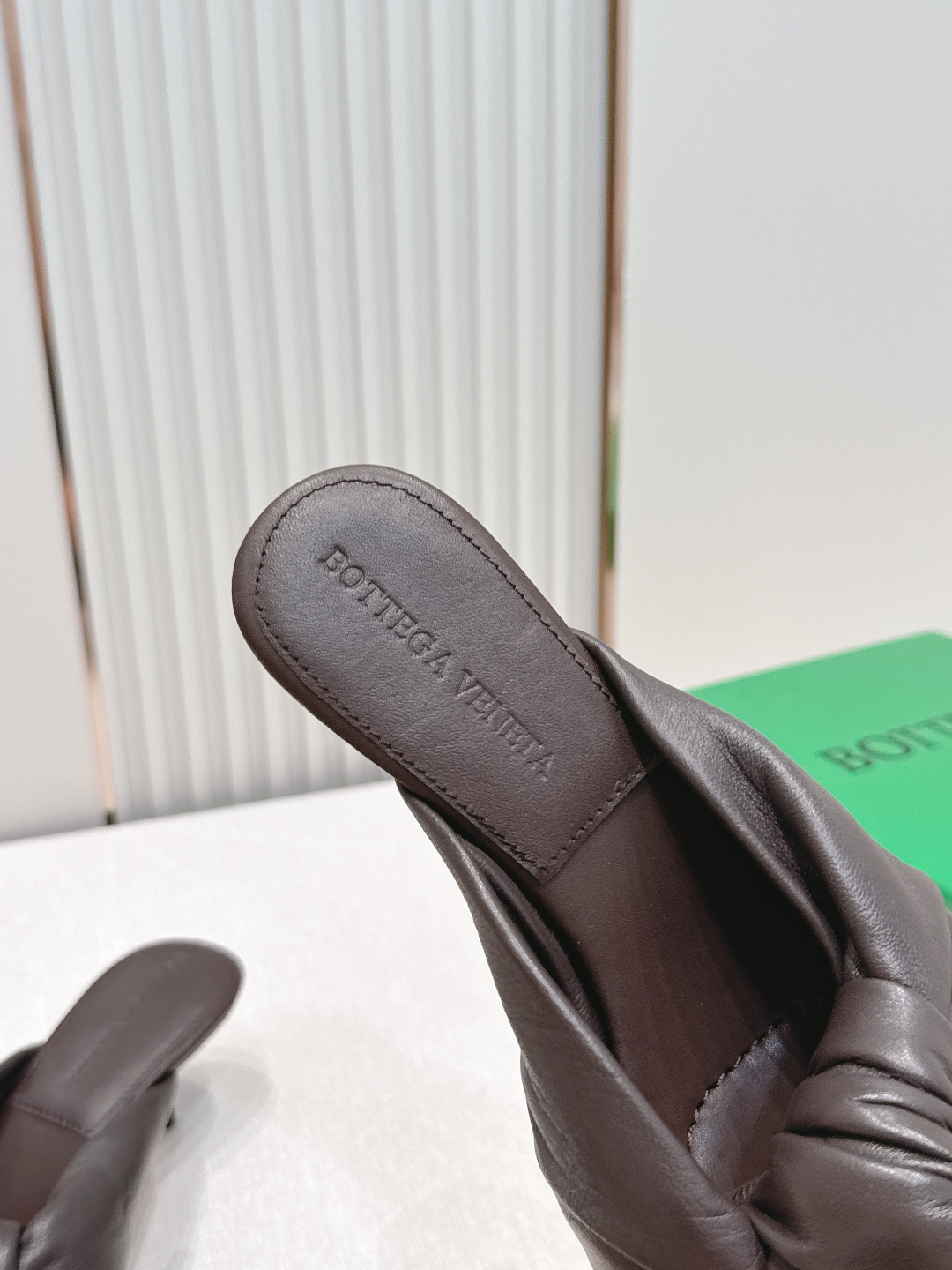 BV Cherry Flat Mule 中跟 舒适羊皮 打结🪢 拖鞋系列   小中跟设计 柔软舒适 内置