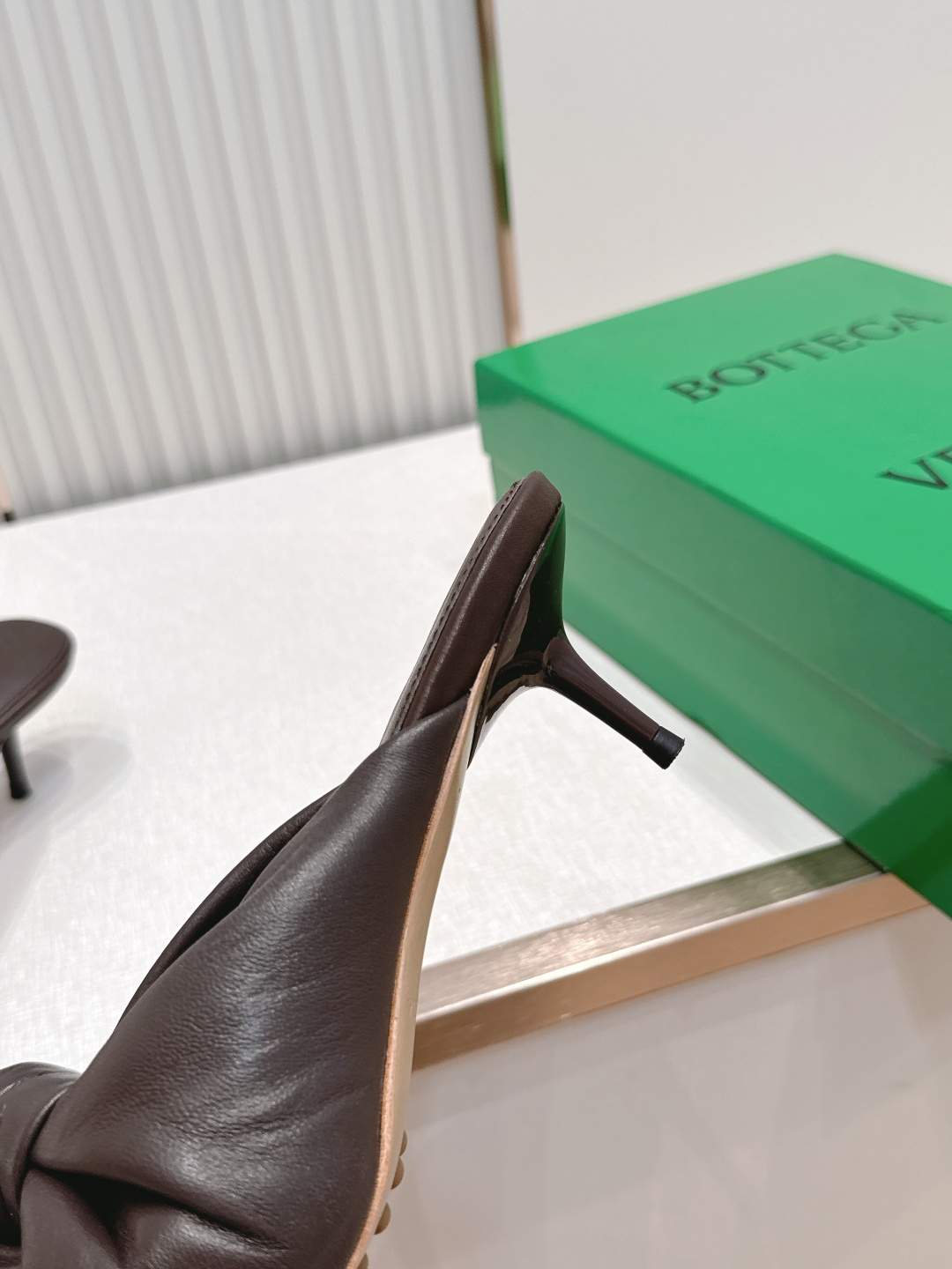 BV Cherry Flat Mule 中跟 舒适羊皮 打结🪢 拖鞋系列   小中跟设计 柔软舒适 内置