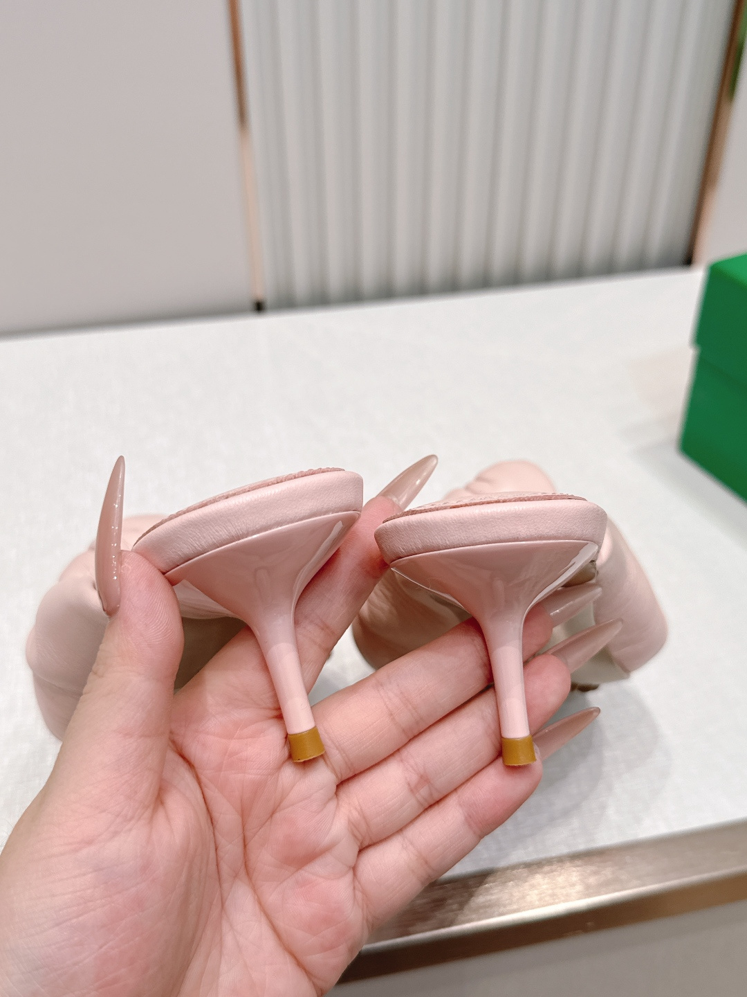 BV Cherry Flat Mule 中跟 舒适羊皮 打结🪢 拖鞋系列   小中跟设计 柔软舒适 内置