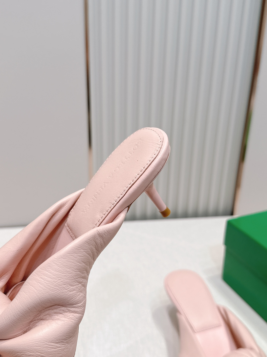 BV Cherry Flat Mule 中跟 舒适羊皮 打结🪢 拖鞋系列   小中跟设计 柔软舒适 内置