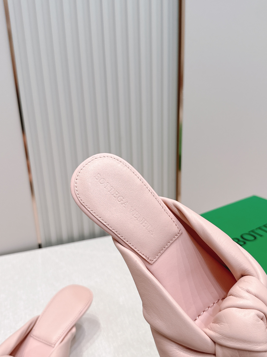 BV Cherry Flat Mule 中跟 舒适羊皮 打结🪢 拖鞋系列   小中跟设计 柔软舒适 内置