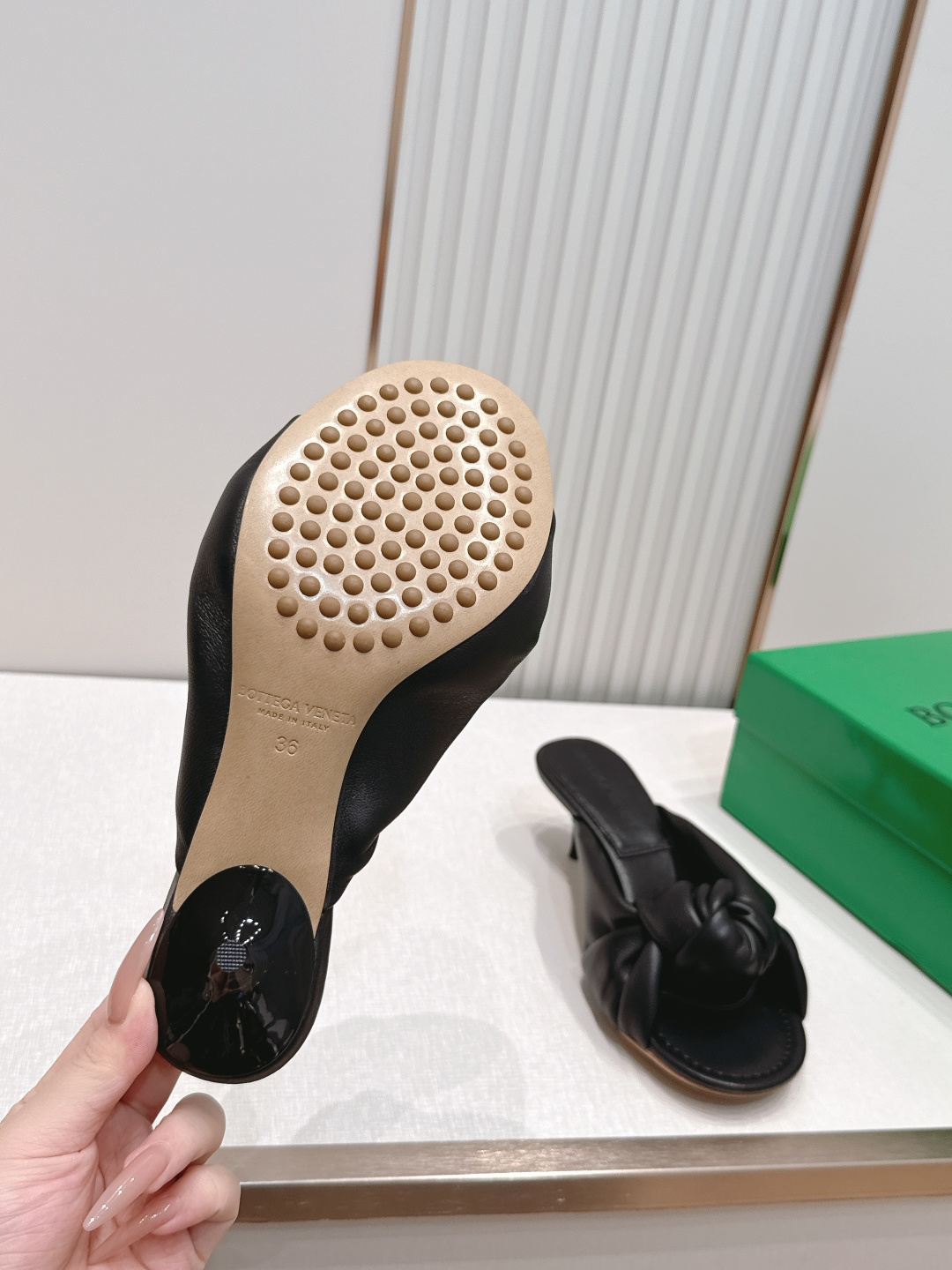 BV Cherry Flat Mule 中跟 舒适羊皮 打结🪢 拖鞋系列   小中跟设计 柔软舒适 内置