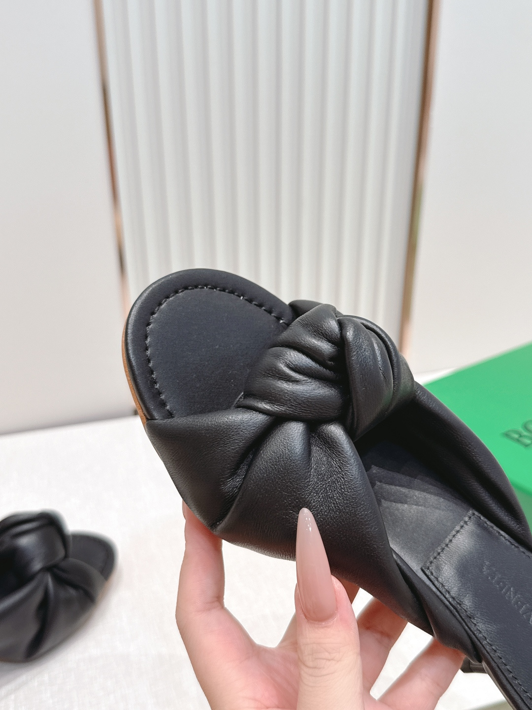 BV Cherry Flat Mule 中跟 舒适羊皮 打结🪢 拖鞋系列   小中跟设计 柔软舒适 内置