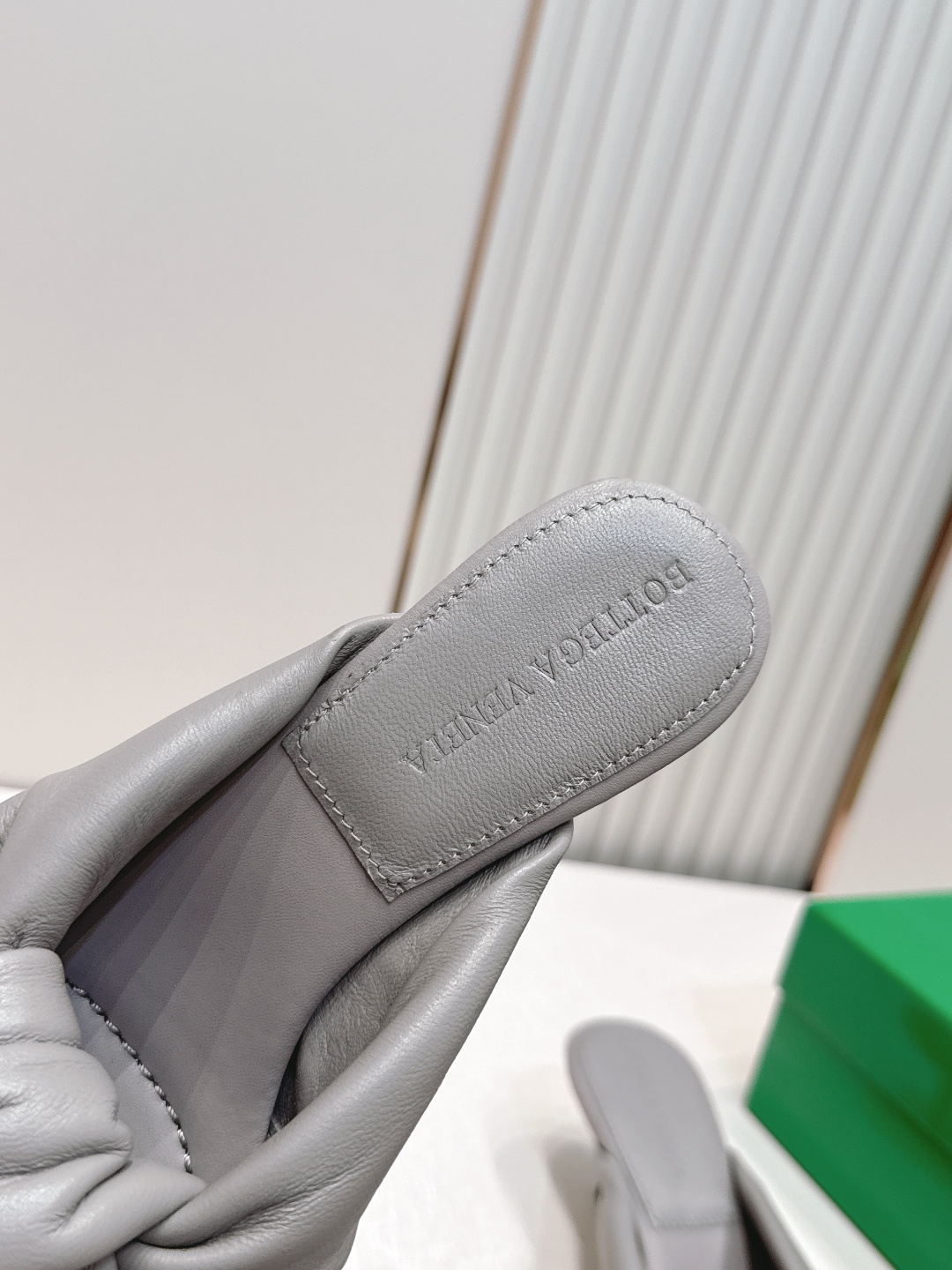 BV Cherry Flat Mule 中跟 舒适羊皮 打结🪢 拖鞋系列   小中跟设计 柔软舒适 内置