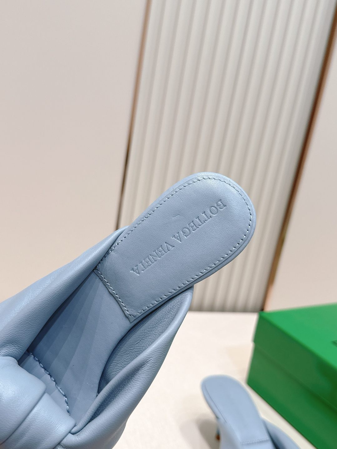 BV Cherry Flat Mule 中跟 舒适羊皮 打结🪢 拖鞋系列   小中跟设计 柔软舒适 内置