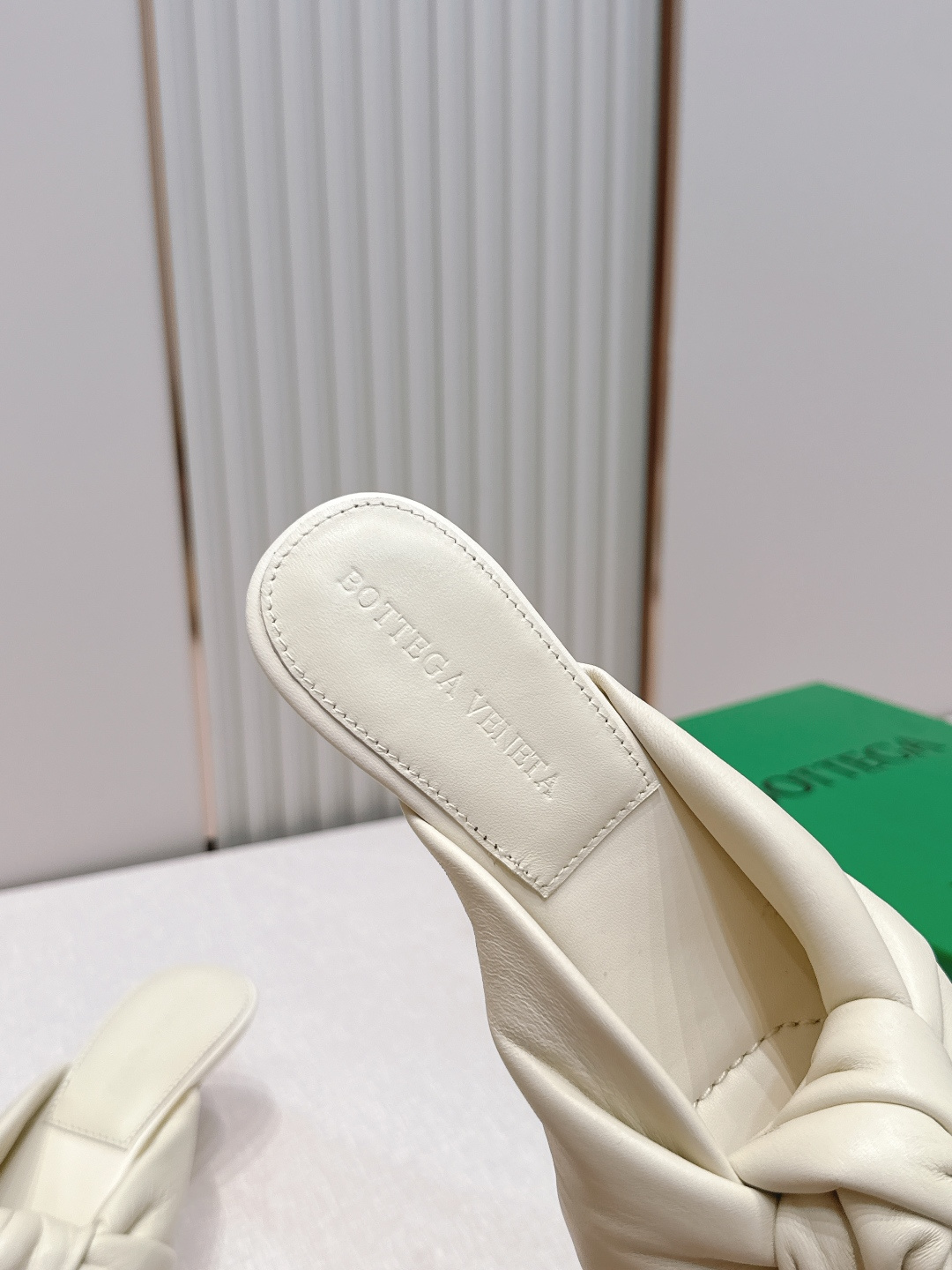 BV Cherry Flat Mule 中跟 舒适羊皮 打结🪢 拖鞋系列   小中跟设计 柔软舒适 内置