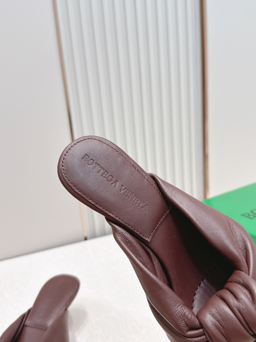 BV Cherry Flat Mule 中跟 舒适羊皮 打结🪢 拖鞋系列   小中跟设计 柔软舒适 内置