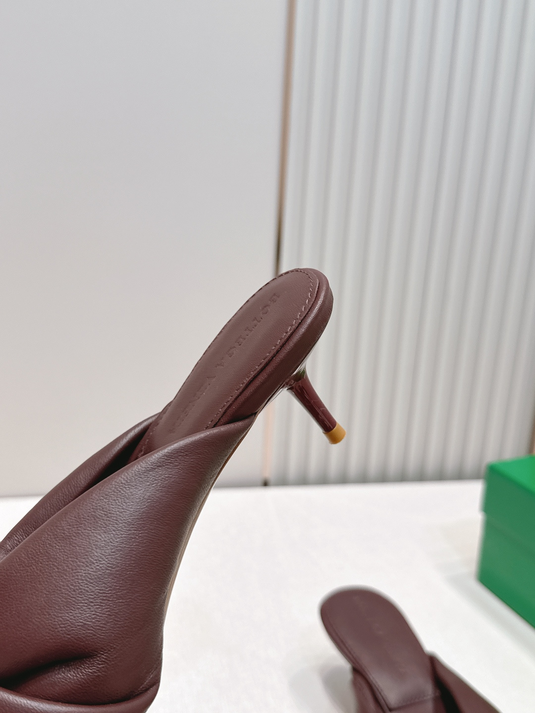BV Cherry Flat Mule 中跟 舒适羊皮 打结🪢 拖鞋系列   小中跟设计 柔软舒适 内置
