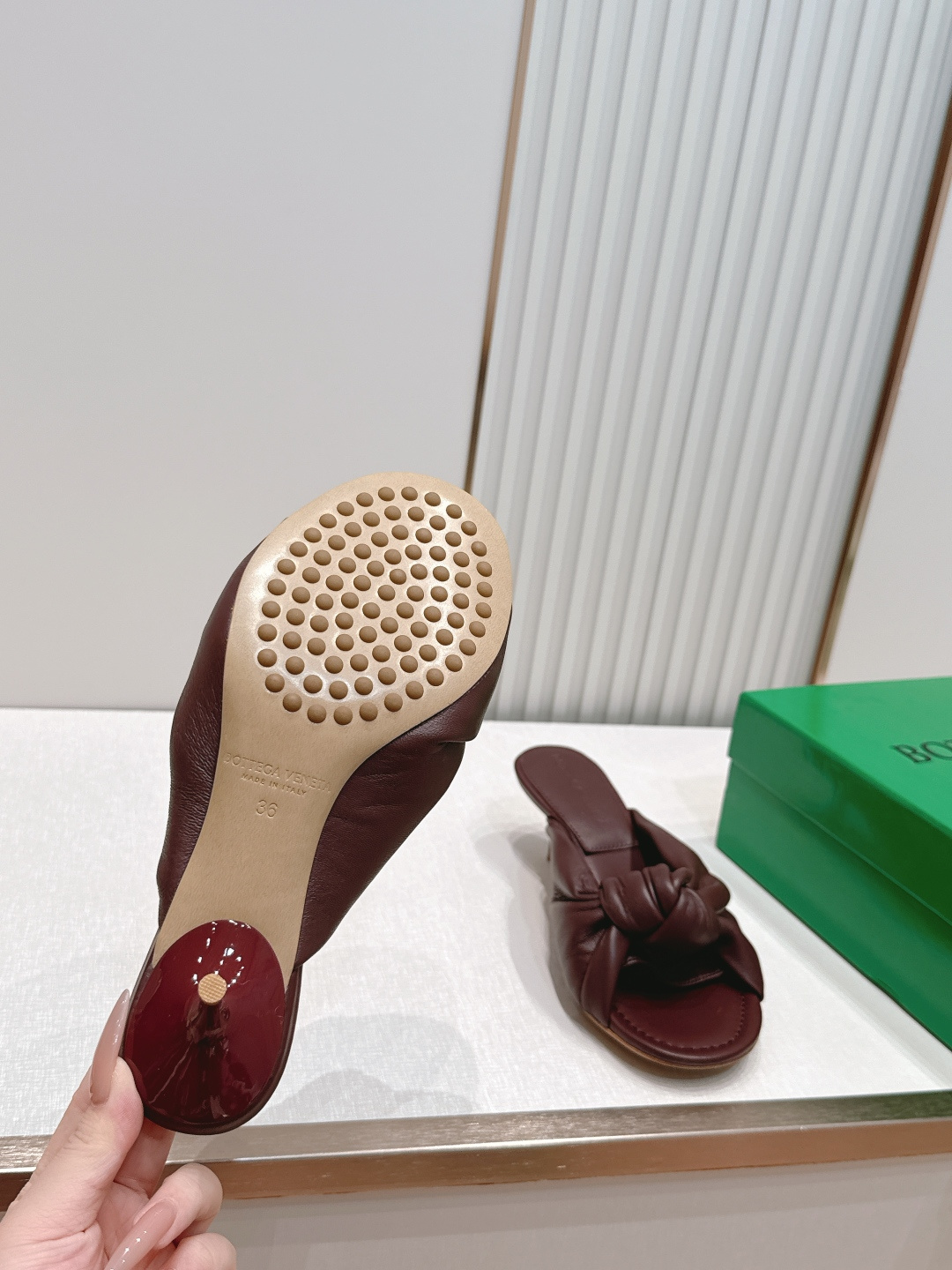 BV Cherry Flat Mule 中跟 舒适羊皮 打结🪢 拖鞋系列   小中跟设计 柔软舒适 内置