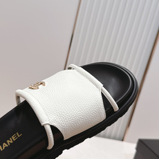 Chanel 香奈儿 26s新款 平底 一字拖 双c标志 凉拖鞋简约大方,优质皮革+双C金属Logo,品 Chanel 香奈儿 26s新款 平底 一字拖 双c标志 凉拖鞋简约大方,优质皮革+双C金属Logo,品