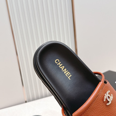 Chanel 香奈儿 26s新款 平底 一字拖 双c标志 凉拖鞋简约大方,优质皮革+双C金属Logo,品 Chanel 香奈儿 26s新款 平底 一字拖 双c标志 凉拖鞋简约大方,优质皮革+双C金属Logo,品