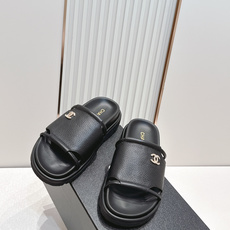Chanel 香奈儿 26s新款 平底 一字拖 双c标志 凉拖鞋简约大方,优质皮革+双C金属Logo,品 Chanel 香奈儿 26s新款 平底 一字拖 双c标志 凉拖鞋简约大方,优质皮革+双C金属Logo,品