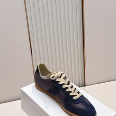 Maison Margiela 26ss夏季新款德训鞋 .玛吉拉mm6德训鞋,以品牌标志性的柔美元素为 Maison Margiela 26ss夏季新款德训鞋 .玛吉拉mm6德训鞋,以品牌标志性的柔美元素为