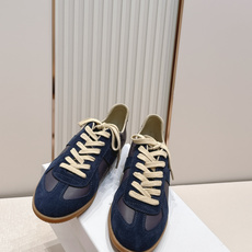 Maison Margiela 26ss夏季新款德训鞋 .玛吉拉mm6德训鞋,以品牌标志性的柔美元素为 Maison Margiela 26ss夏季新款德训鞋 .玛吉拉mm6德训鞋,以品牌标志性的柔美元素为