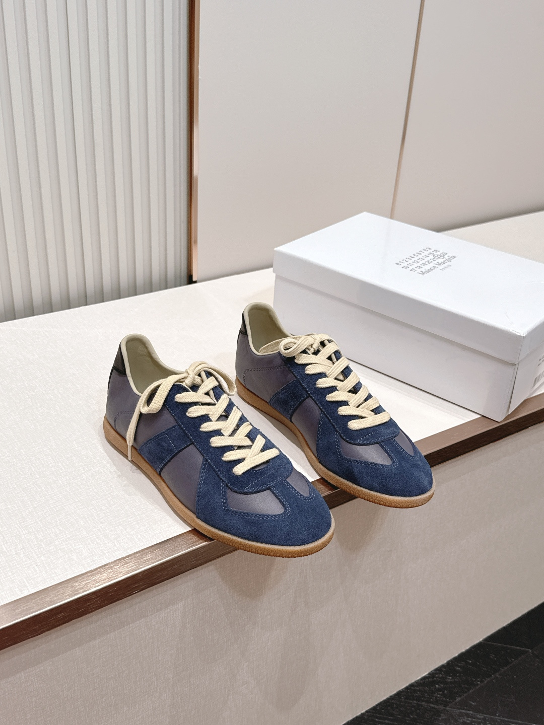 Maison Margiela 26ss夏季新款德训鞋  .玛吉拉mm6德训鞋，以品牌标志性的柔美元素为