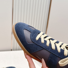 Maison Margiela 26ss夏季新款德训鞋 .玛吉拉mm6德训鞋,以品牌标志性的柔美元素为 Maison Margiela 26ss夏季新款德训鞋 .玛吉拉mm6德训鞋,以品牌标志性的柔美元素为