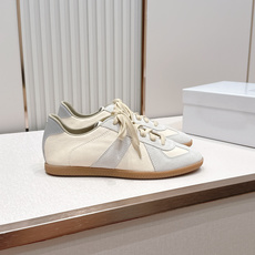 Maison Margiela 26ss夏季新款德训鞋 .玛吉拉mm6德训鞋,以品牌标志性的柔美元素为 Maison Margiela 26ss夏季新款德训鞋 .玛吉拉mm6德训鞋,以品牌标志性的柔美元素为