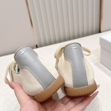 Maison Margiela 26ss夏季新款德训鞋 .玛吉拉mm6德训鞋,以品牌标志性的柔美元素为 Maison Margiela 26ss夏季新款德训鞋 .玛吉拉mm6德训鞋,以品牌标志性的柔美元素为