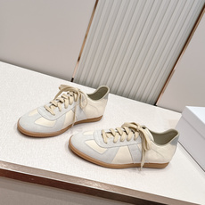Maison Margiela 26ss夏季新款德训鞋 .玛吉拉mm6德训鞋,以品牌标志性的柔美元素为 Maison Margiela 26ss夏季新款德训鞋 .玛吉拉mm6德训鞋,以品牌标志性的柔美元素为