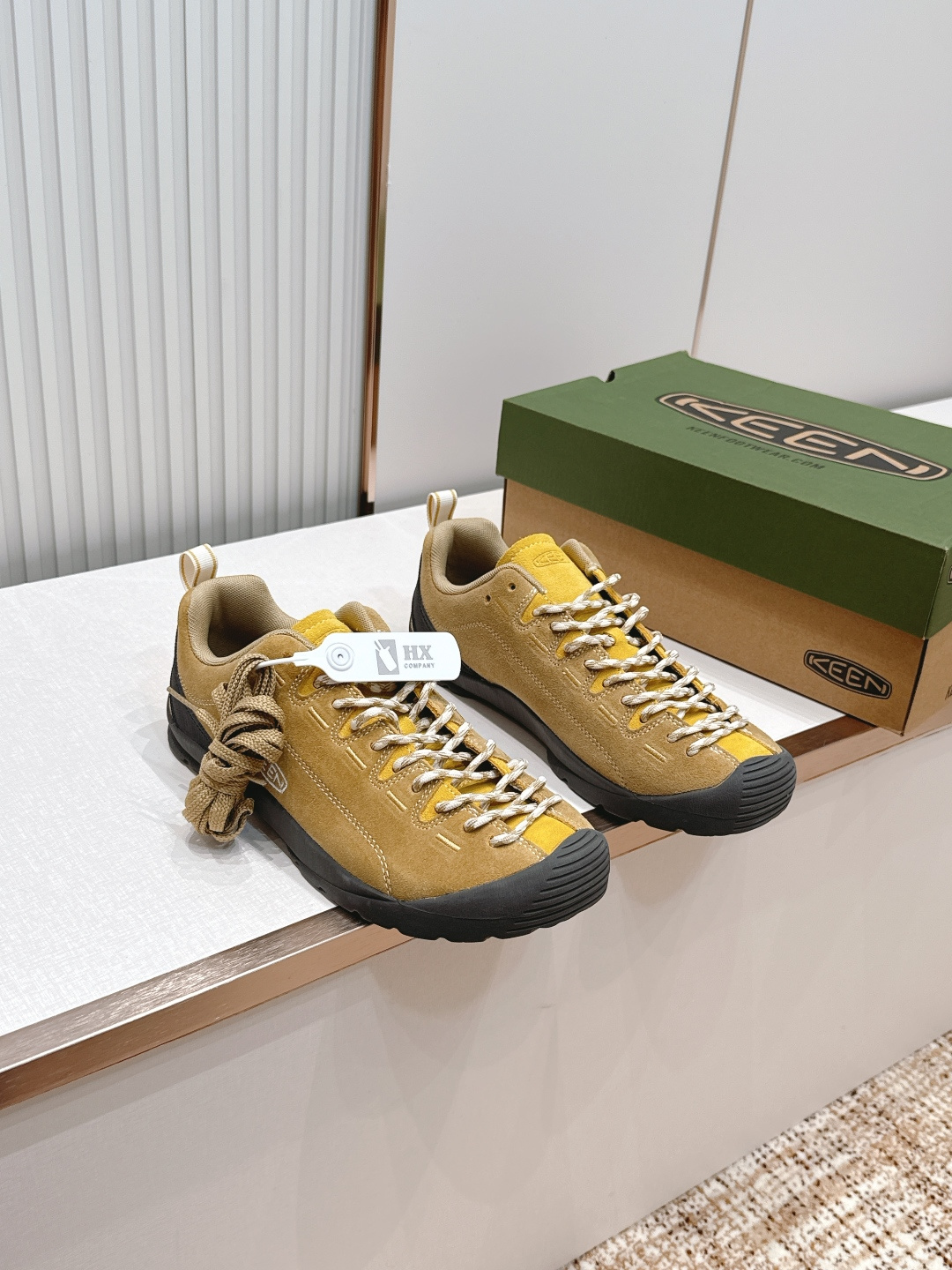 情侣款 KEEN JasPer户外徒步鞋系列低帮设计，麂皮鞋面+编织鞋带，户外感满满！防滑耐磨橡胶鞋底，