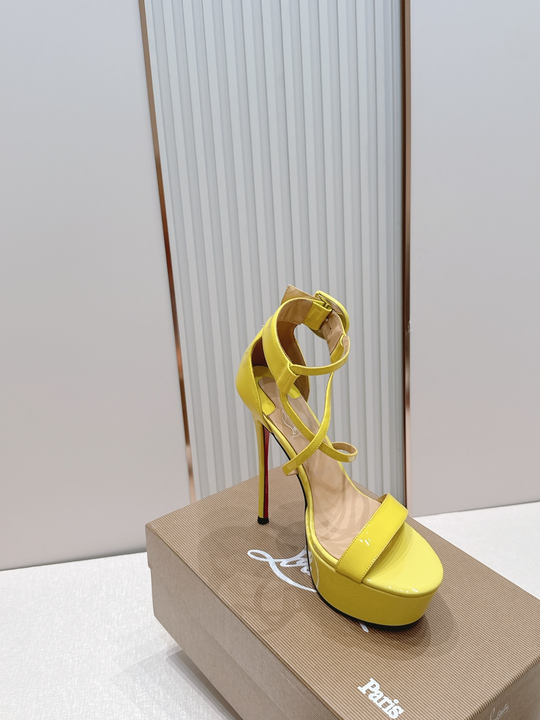 Christian louboutin 26s夏季新款时装高跟鞋 圆头水台高跟凉鞋顶级品质 🍃原汁原味的 Christian louboutin 26s夏季新款时装高跟鞋 圆头水台高跟凉鞋顶级品质 🍃原汁原味的