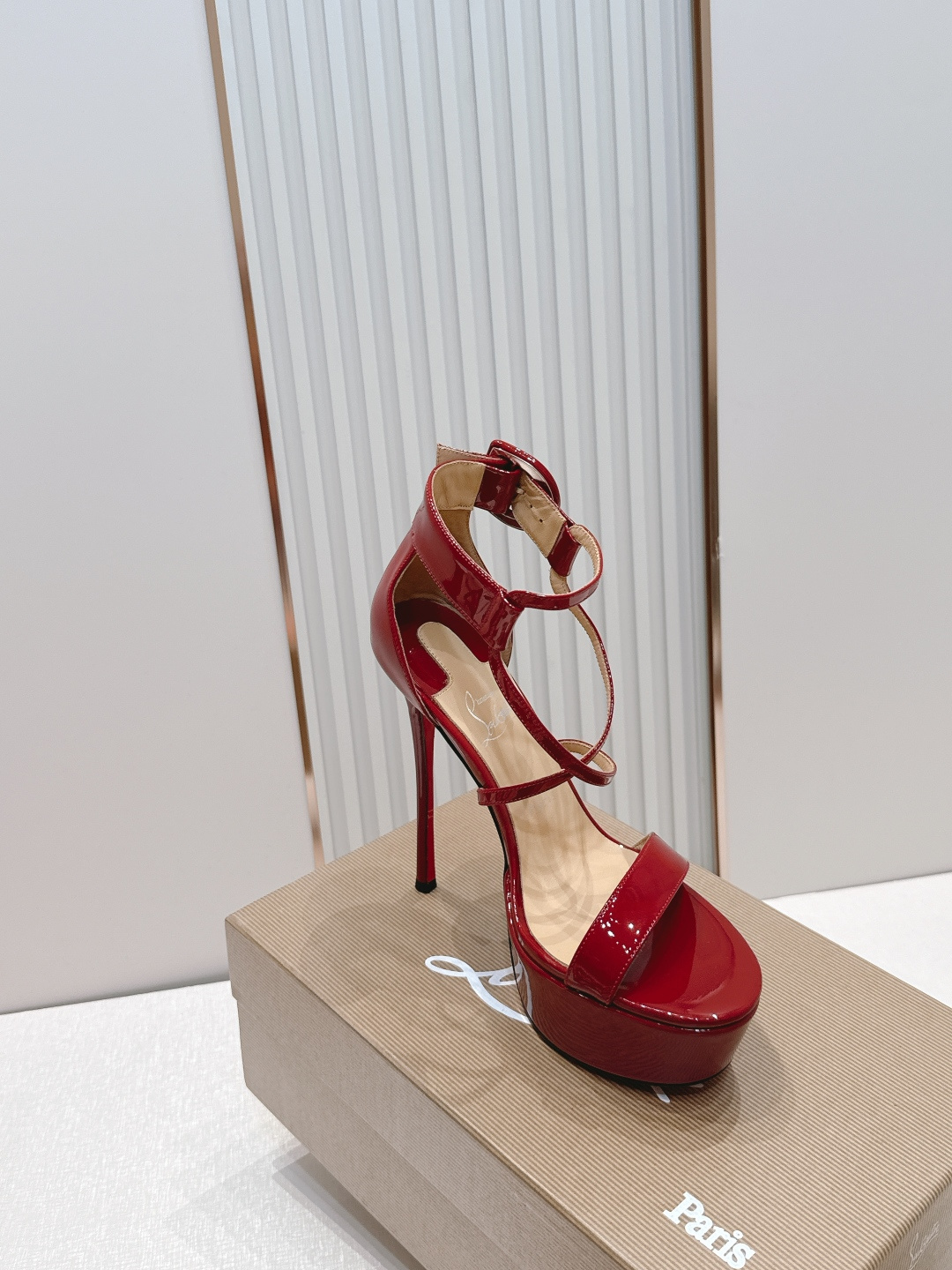 Christian louboutin 26s夏季新款时装高跟鞋 圆头水台高跟凉鞋顶级品质 🍃原汁原味的 Christian louboutin 26s夏季新款时装高跟鞋 圆头水台高跟凉鞋顶级品质 🍃原汁原味的