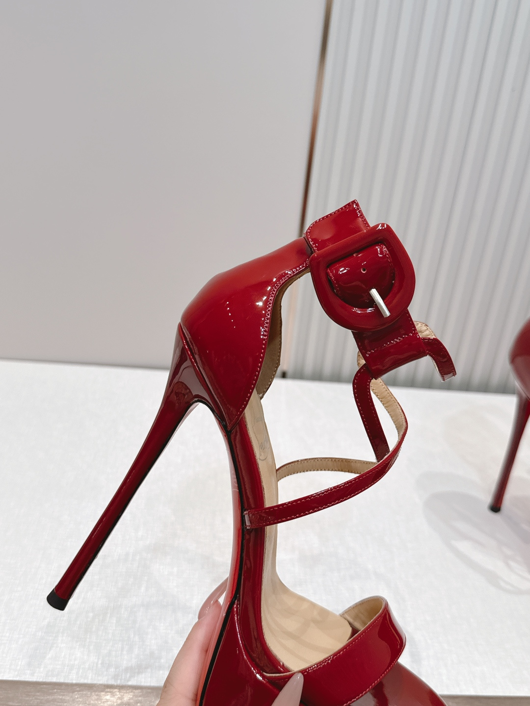 Christian louboutin 26s夏季新款时装高跟鞋 圆头水台高跟凉鞋顶级品质 🍃原汁原味的 Christian louboutin 26s夏季新款时装高跟鞋 圆头水台高跟凉鞋顶级品质 🍃原汁原味的