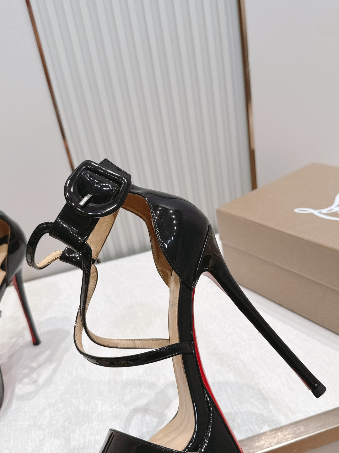 Christian louboutin 26s夏季新款时装高跟鞋 圆头水台高跟凉鞋顶级品质 🍃原汁原味的