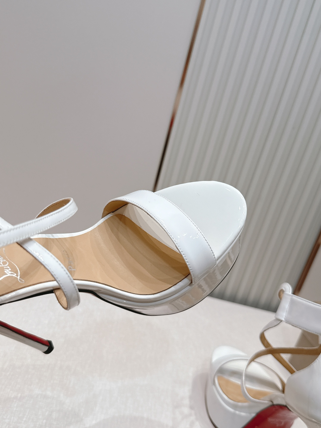 Christian louboutin 26s夏季新款时装高跟鞋 圆头水台高跟凉鞋顶级品质 🍃原汁原味的