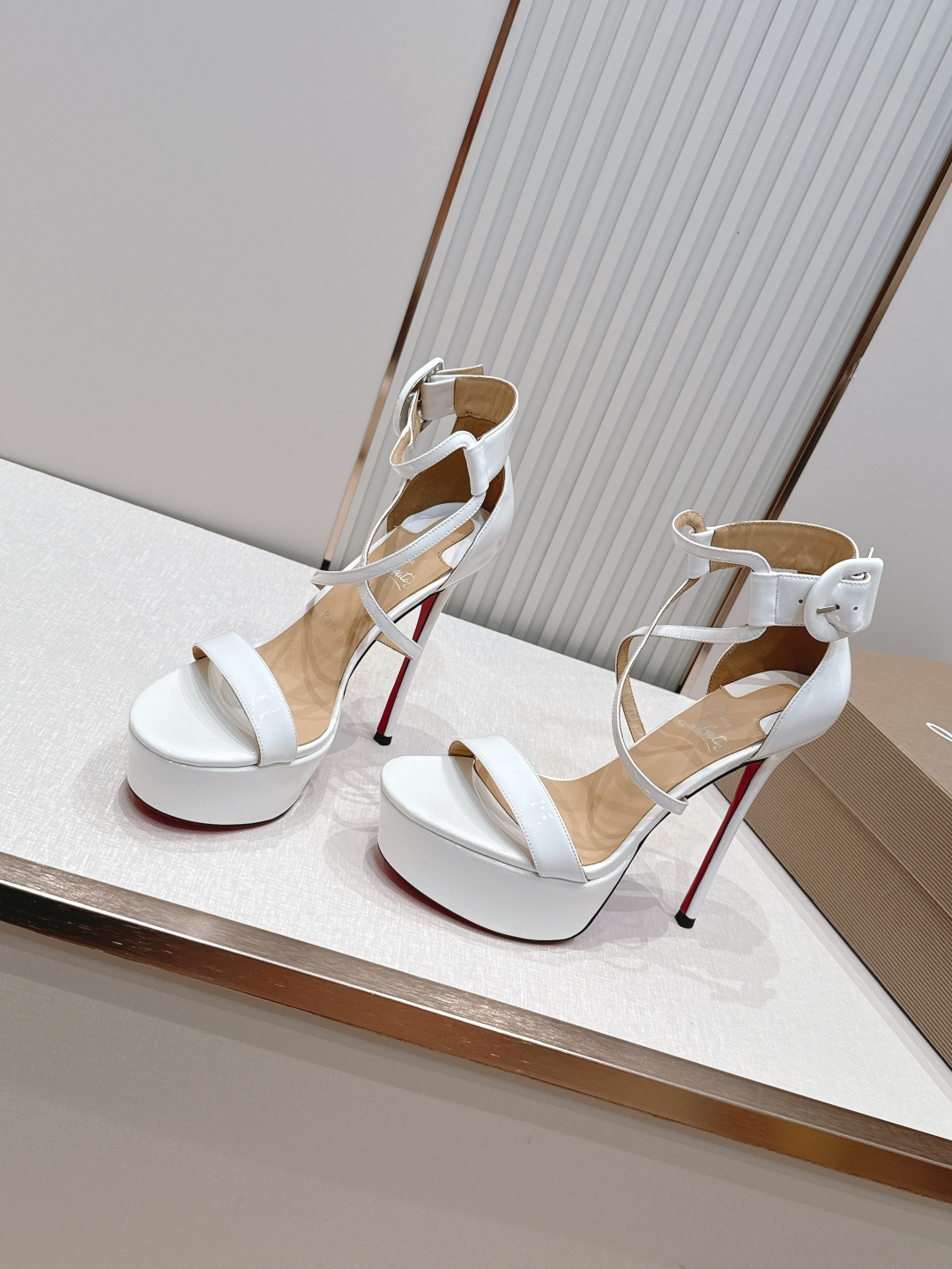 Christian louboutin 26s夏季新款时装高跟鞋 圆头水台高跟凉鞋顶级品质 🍃原汁原味的