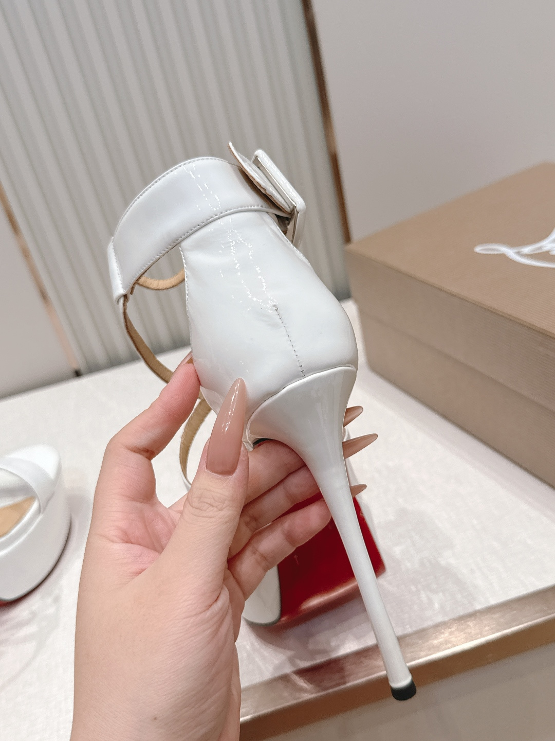 Christian louboutin 26s夏季新款时装高跟鞋 圆头水台高跟凉鞋顶级品质 🍃原汁原味的