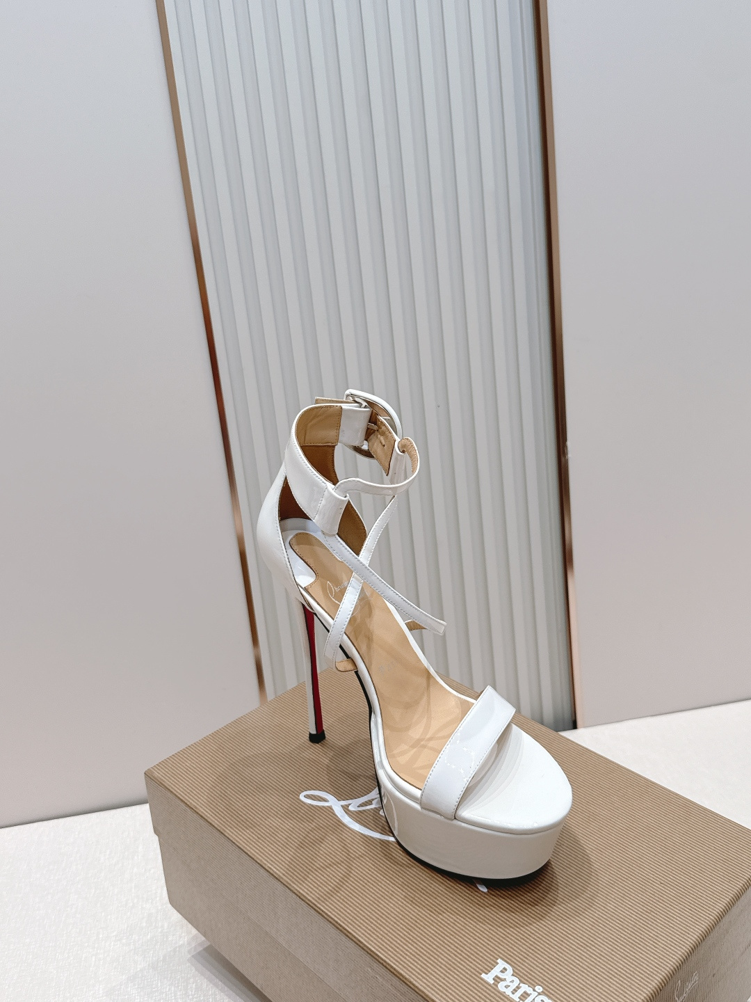 Christian louboutin 26s夏季新款时装高跟鞋 圆头水台高跟凉鞋顶级品质 🍃原汁原味的