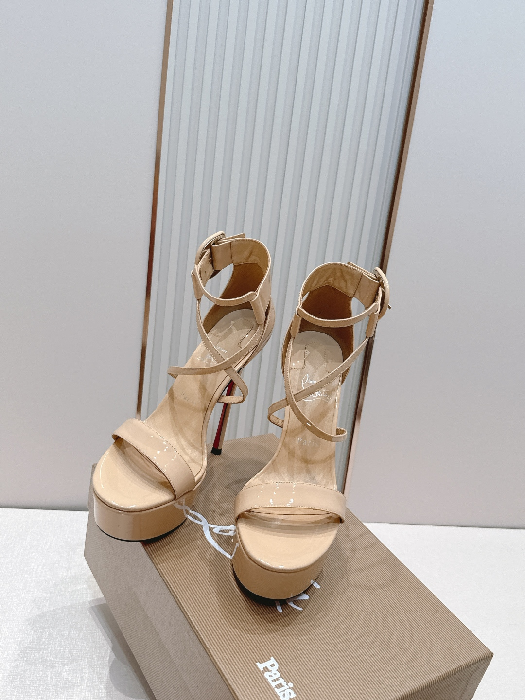 Christian louboutin 26s夏季新款时装高跟鞋 圆头水台高跟凉鞋顶级品质 🍃原汁原味的