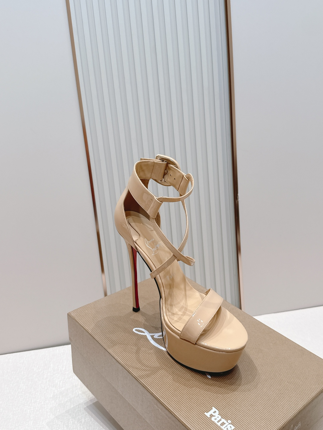 Christian louboutin 26s夏季新款时装高跟鞋 圆头水台高跟凉鞋顶级品质 🍃原汁原味的
