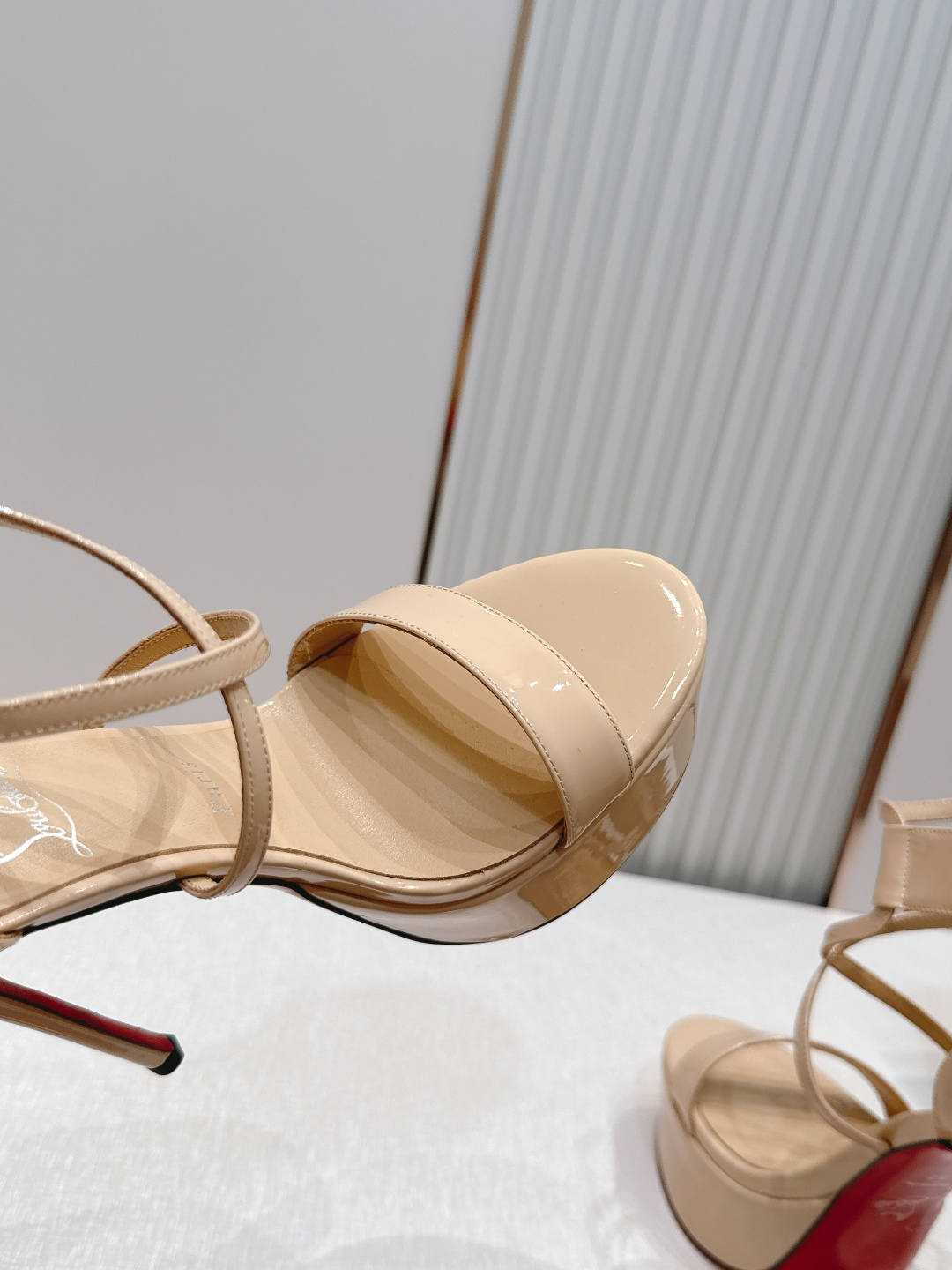 Christian louboutin 26s夏季新款时装高跟鞋 圆头水台高跟凉鞋顶级品质 🍃原汁原味的