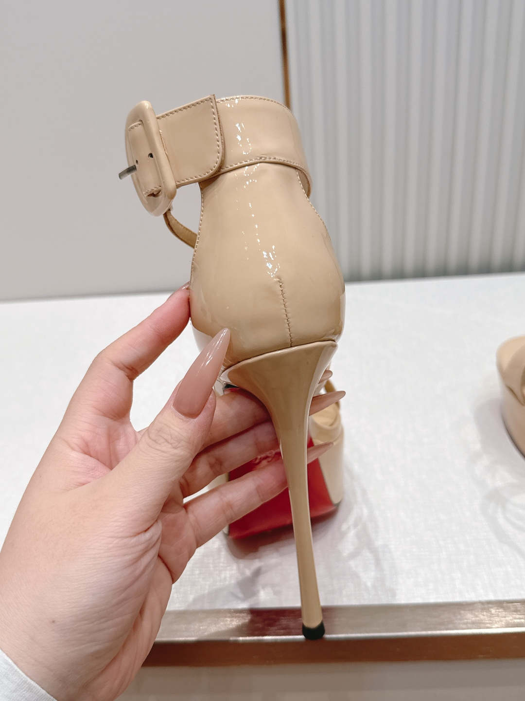Christian louboutin 26s夏季新款时装高跟鞋 圆头水台高跟凉鞋顶级品质 🍃原汁原味的