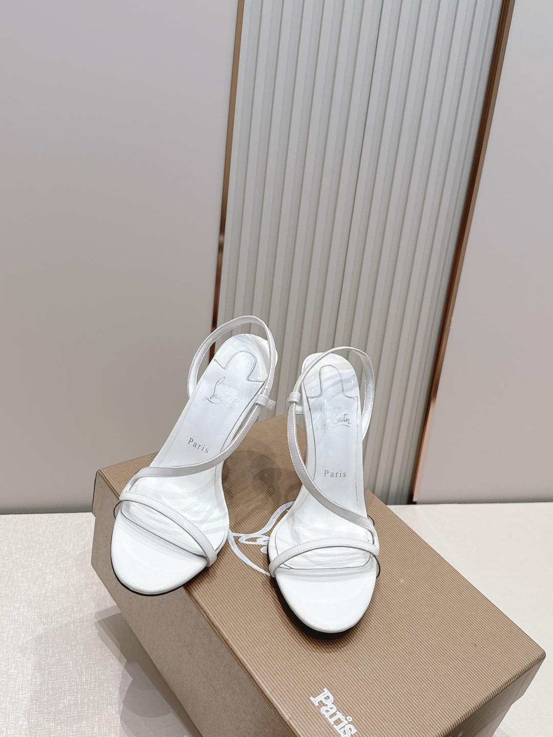 Christian Louboutin 26/Condora系列高跟凉鞋这是Christian Loub