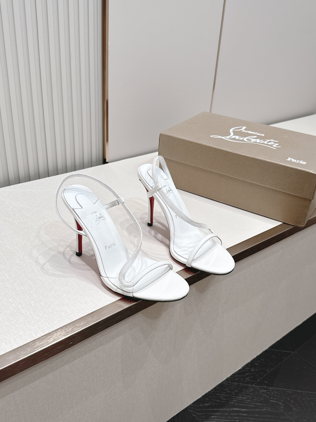 Christian Louboutin 26/Condora系列高跟凉鞋这是Christian Loub